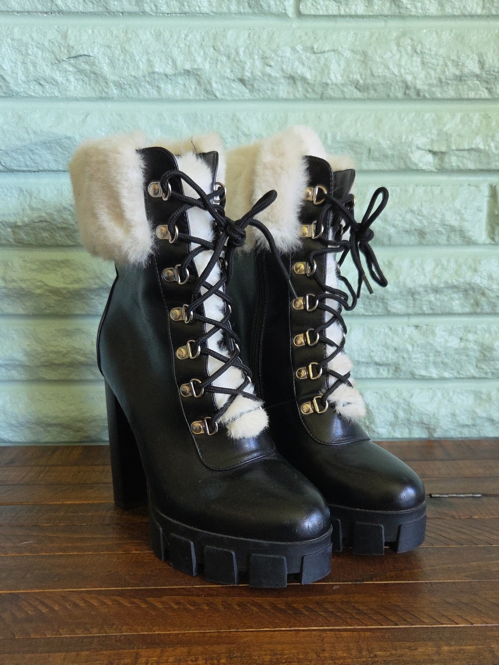 Nwot Azalea Wang Black Heeled Bootie Fur Detail Size 10
